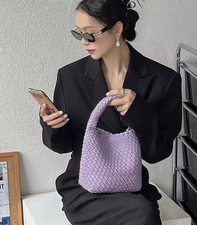 Designer luxury bag Woven tote – обзор и цена Luxury Bags Price