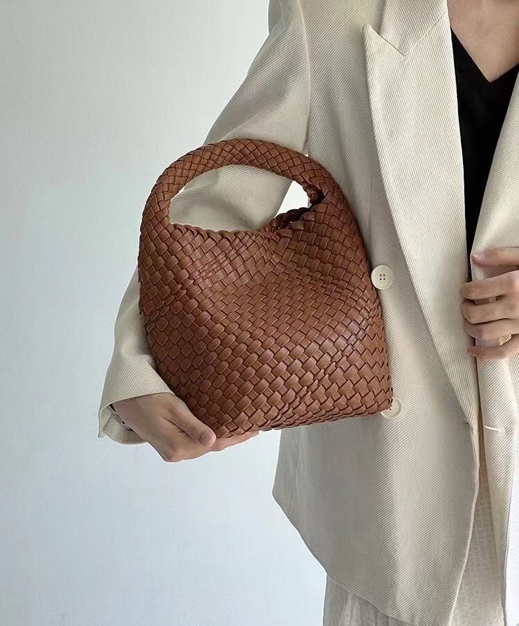 Designer luxury bag Woven tote – обзор и цена Luxury Bags Price