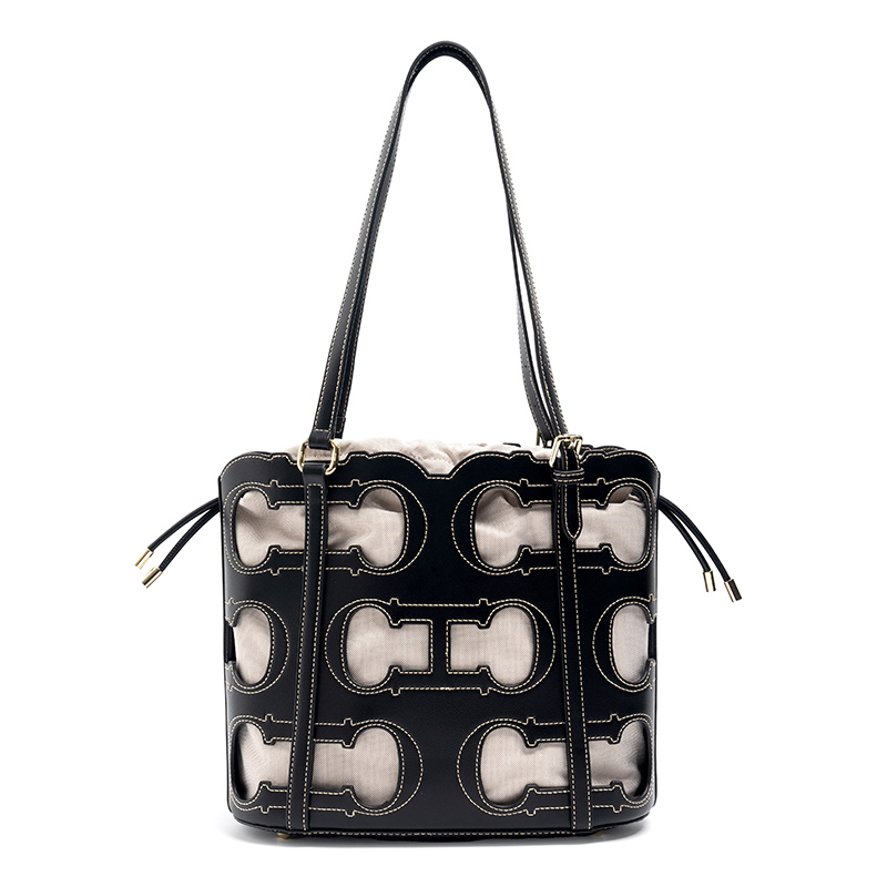 CH Tote Bag Cutout Logo  Large – обзор и цена Luxury Bags Without Logo