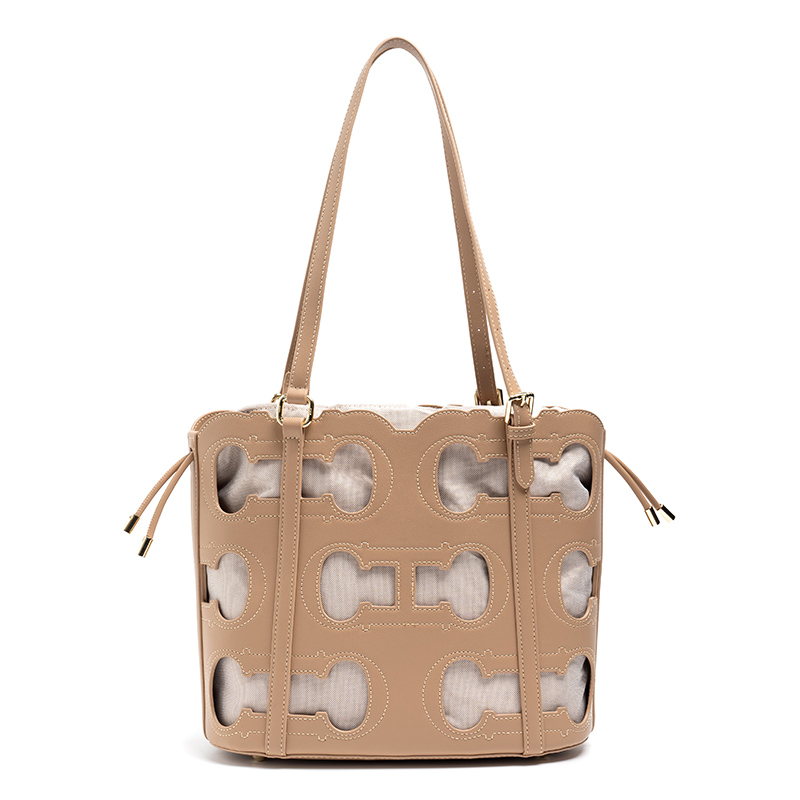CH Tote Bag Cutout Logo  Large – обзор и цена Luxury Bags Without Logo